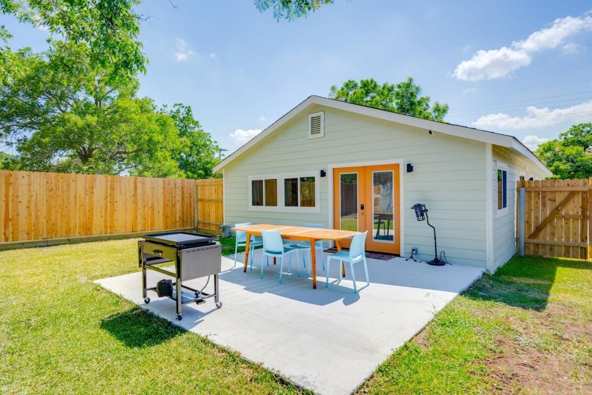 2 Kings Hot Tub Modern Cottage Hill Country Blanco Exterior foto